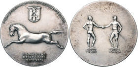 ALLEMAGNE, AR médaille, 1936, Schwegerle. 500 ans de courses allemandes. D/ Cheval au galop à g. R/ Deux cavaliers se serrant la main. En dessous, 143...