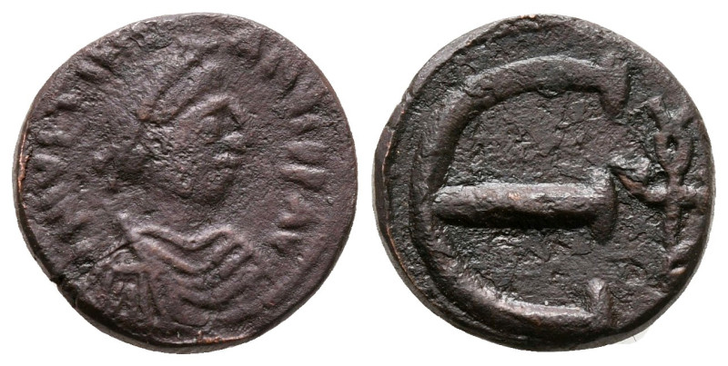 Justinian I AD 527-565. Antioch
Pentanummium Æ

14 mm, 1,79 g



very fin...