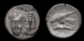 340 - 313 a.C . Moesia Inferior. Istros. Dracma. Dima Subgrupo III, 6 var. Ag. 4,26 g. Dos cabezas masculinas jóvenes una al lado de la otra, la derec...
