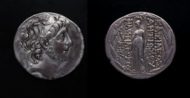 114-96 a. C.. Imperio Seléucida. Antioco IX. Tetradracma. Ag. 16,25 g. Cabeza Barbada y diademada de Antíoco a derecha /Atenea en pie a izquierda con ...