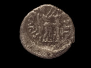 25- 23 a.C. Augusto (27 aC-14 dC). Quinario. Ag. 1,65 g.  AVGVSTus: Cabeza descubierta de Augusto, mirando hacia la derecha / (P. CARISI) LEGatus: Vic...