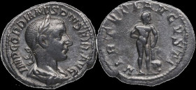 240/2 d.C. Gordiano III (238-244 d.C). Roma. Denario. RSC 403 – RIC 116. Ag. 3,13 g. VIRTVTI AVGVSTI. Hércules apoyado en clava a derecha. MBC+. Est.7...