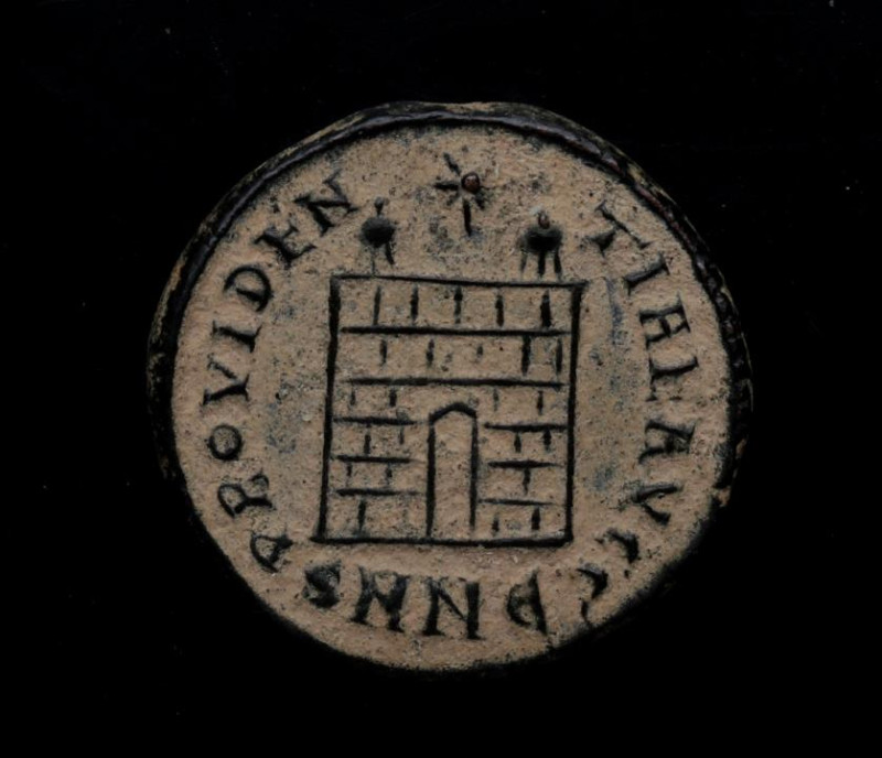 324-325 d.C. Constantino I (307-337). Nicomedia. AE3. RIC VII 90. Ae. 3,26 g. CO...