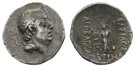 Antike Griechen
Kappadokien Drachme (3,64 g), 66/65 v. Chr., Ariobarzanes I. Philoromaios. Av.: Büste mit Diadem nach rechts. Rev.: Die behelmte Athe...