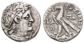 Antike Griechen
Ägypten Alexandria, AR-Tetradrachme (13,13 g), 107-106 v. Chr., Ptolemaios X. Av.: Büste mit Diadem nach rechts. Rev.: Adler auf Blit...
