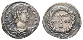 Antike Römer
Münzen Römische Kaiserzeit Julianus II. Apostata, 360-363, Siliqua (1,93 g), Treverorum. Av.: Drapierte und kürassierte Büste mit Diadem...