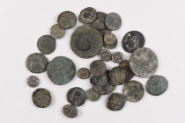 Antike Lots und Sammlungen antiker Münzen
 Lot von römischen und griechischen Bronze- und Silbermünzen. Erhaltung meist um s bis ss. Insgesamt 32 Stü...