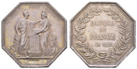 Medaillen Medaillen Ausland vor 1900
 Frankreich, Oktogonaler Silberjeton, von Dumarest, Av: nach rechts stehende Minerva mit Helm und Gorgonenschild...