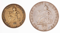 Medaillen Medaillen Deutschland nach 1900
 Hamburg, 2 Silbermedaillen (Dm. 33,4mm und 27,5mm, 15,6g und 9,0g), o.J., unsigniert, für langjährige Dien...