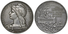 FRANCIA Medaglia 1900 festa della ginnastica femminile - Opus: O. Roty AE argentato (g 35,97 - Ø 42 mm) Punzone "BRONZE" sul contorno.
SPL