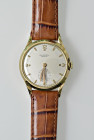 UNIVERSAL GENEVE, Cal. a carica automatica. Cassa in oro rosa 18kt con diametro da 36 mm. Dial argentè con indici laminati. Secondi in piccolo al 6. V...