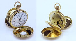 Orologio da tasca “occhio di bue” non brandizzato, tripla cassa in oro giallo 18kt, con diametro da 51mm, n. di cassa 149058. Dial smaltato bianco a n...
