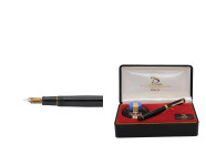 PILOT -Penna stilografica- 75° anniversario dalla fondazione. Corpo e cappuccio in resina nera con finiture dorate. Ricarica a cartucce/conconverter. ...