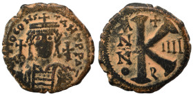 Tiberius II Constantine 578-582. Half Follis (bronze, 8.32 g, 25 mm), Theoupolis (Antioch). Crowned and cuirassed bust facing, holding globus cruciger...