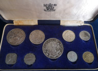 Lotti e Confezioni. Bahamas. Elisabetta II. 1952-2022. Set Coin 1966. 9 pezzi. 4 Monete in Argento. FDC. Monete patinate. In cofanetto della zecca. (6...