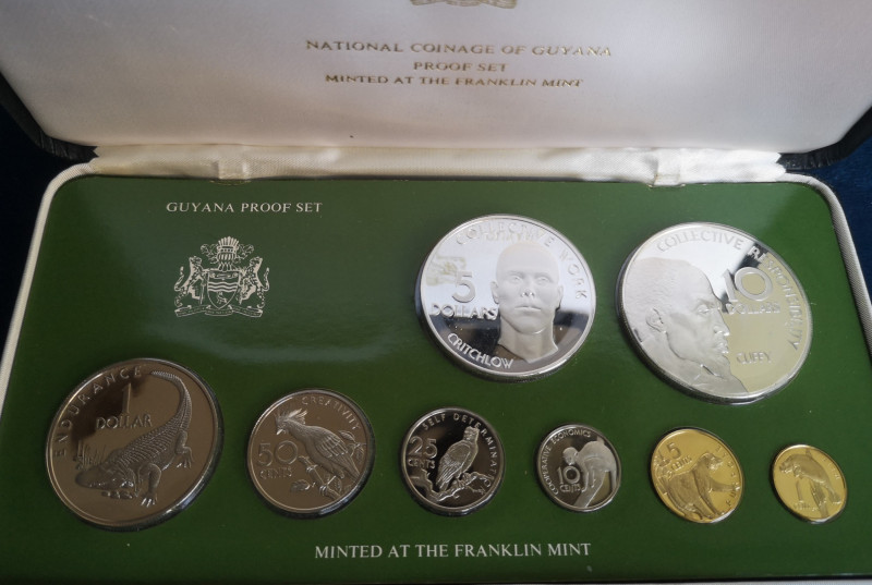 Lotti e Confezioni. Guyana. Set Coin 1976. 8 pezzi. Con 2 monete in Argento. Pro...