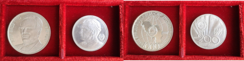 Lotti e Confezioni. Jugoslavia. Lotto di 2 pezzi. 1000 Dinara 1980, 200 Dinara 1...