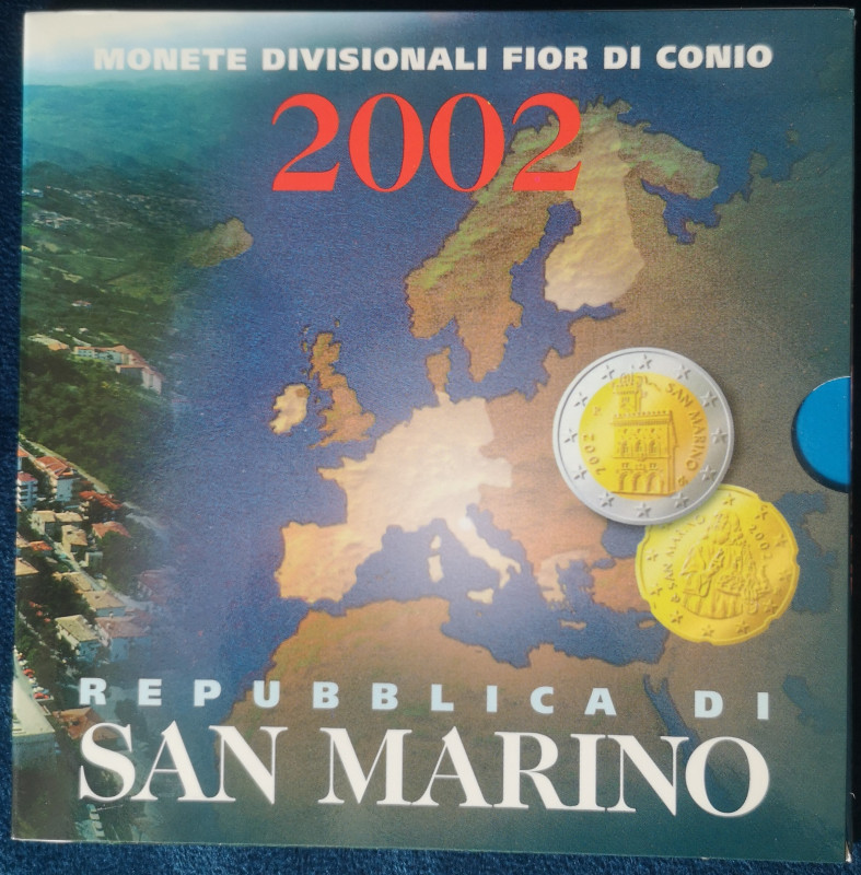 Lotti e Confezioni. San Marino. Serie divisionale annuale 2002. Con 5 Euro in Ag...