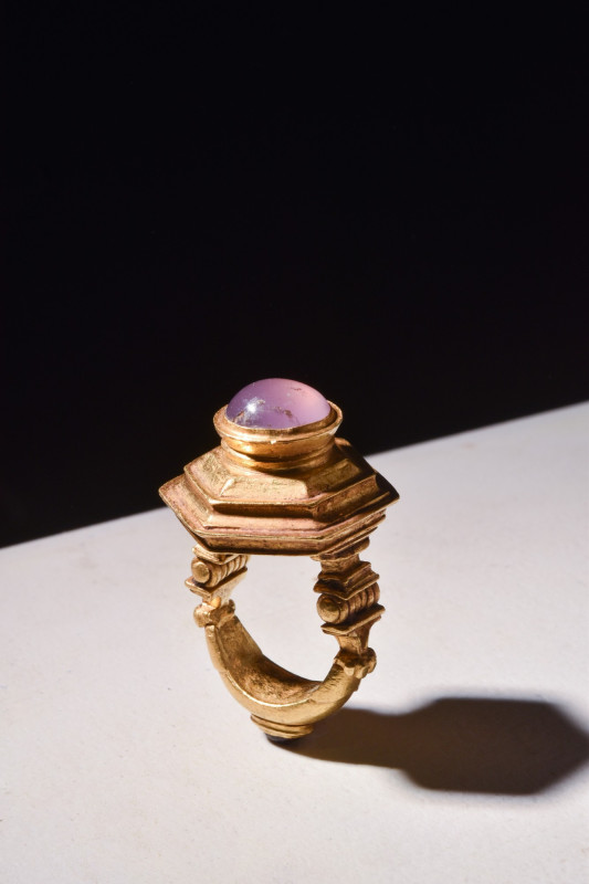 GREEK HELLENISTIC GOLD HINGED RING WITH AMETHYST

 Ca. 3rd-1st century BC
 A ...