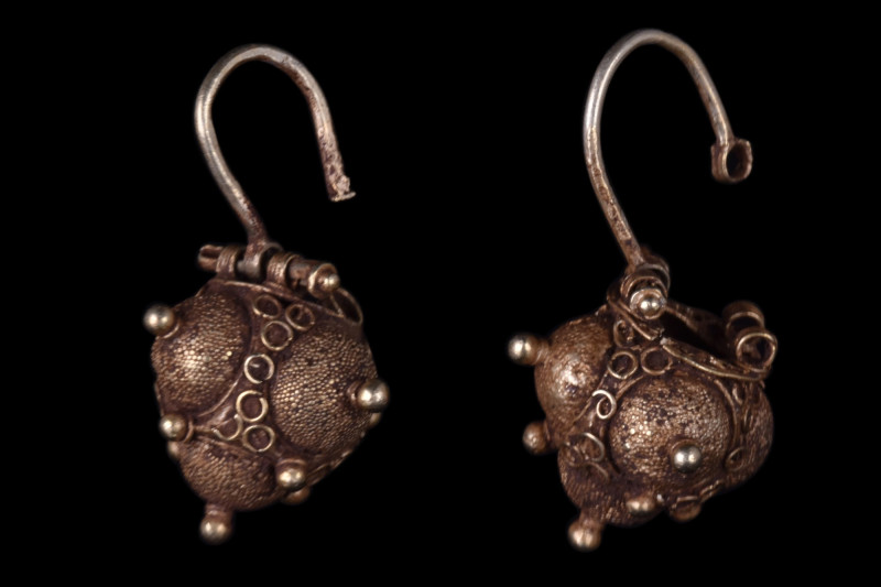 BYZANTINE GOLD EARRINGS WITH GRANULATION 

 Ca. 500-600 AD
 An elaborate pair...