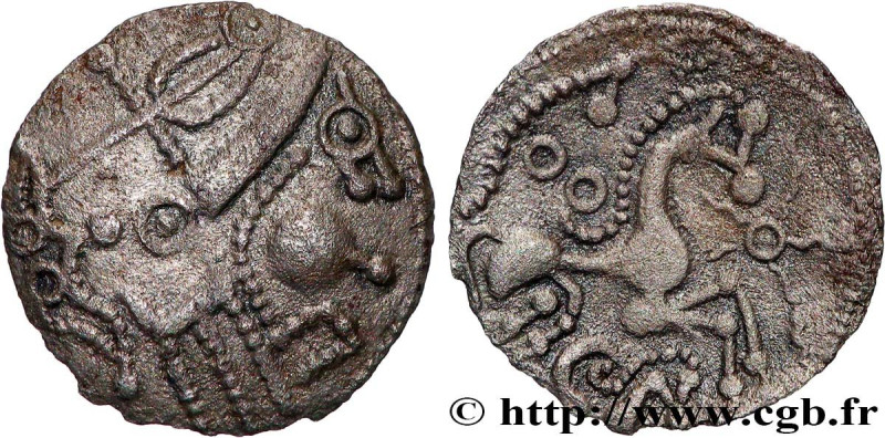 AMBIANI (Area of Amiens)
Type : Denier d'argent scyphate dit “à l'hippocampe” 
D...