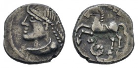 Kelten Gallische Stämme
Allgemein AR-Quinar Av.: Kopf nach links, Rv.: Pferd nach links, darunter Schlange 1.95 g. ss-vz