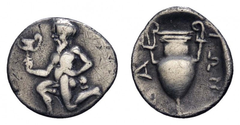 Griechen Thracia
Thasos AR Trihemiobol 411-350 v.u.Z. Av.: Satyr kniet mit Kant...