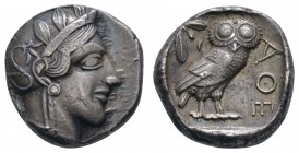 Griechen Attika
Athen AR Tetradrachme 449-431 v.u.Z Av.: Haupt der Atene nach rechts, Rv.: Eule nach rechts, mit altem Sammlungszettel 17.12 g. ss-vz