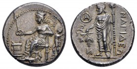 Griechen Cilicia
Nagidos AR Tetradrachme 380-360 v.u.Z. Av.: Aphrodite mit Patera auf Thron nach links, davor Altar, dahinter Eros mit Zweig, Rv.: Di...