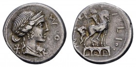 Römer Republik
Mn. Aemilius Lepidus, 114 oder 113 v.u.Z. AR Denar 113 v.u.Z. Rom Av.: weiblicher Kopf mit Diadem nach rechts, rechts ROMA (Ligatur), ...
