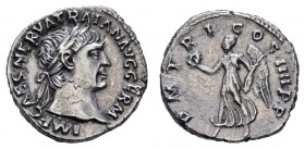 Römer Kaiserzeit
Trajanus, 98-117 AR Denar 102 Rom Av.: IMP CAES NERVA TRAIAN AVG GERM, belorbeerte Büste nach rechts, Rv.: P M TR P COS IIII P P, Vi...