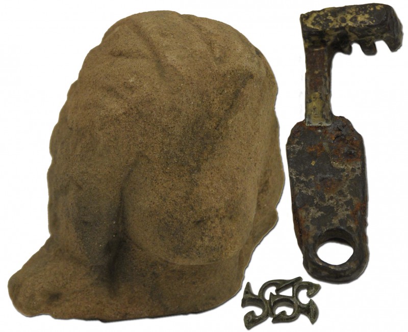 Antike Objekte
 Kopf eines Jünglings, Fragment einer Statuette oder eines Fries...