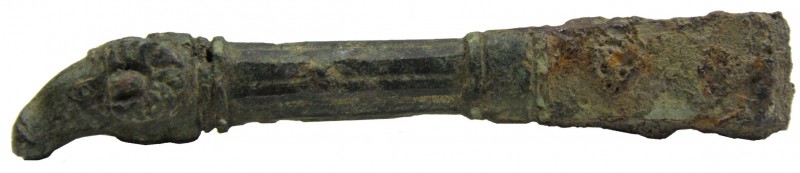 Antike Objekte
 Widderkopf an säulenförmigem Metallstift, am hinteren Ende korr...