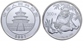 China
Volksrepublik 300 Yuan 2007 1 Kilogramm Silberpanda in Originalkapsel und etwas unfrischer Originalholzschatulle mit CoA 1477/4000, minimal ber...