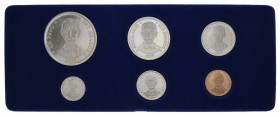 Dominikanische Republik
 KMS 1976 1-5-10-25 Centavos sowie ½-1 Peso im Originaletui der Banco Central de la Republica Dominicana, als PP-Satz selten ...