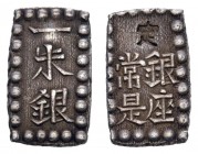 Japan
Tokugawa-Shogunat (Edo-Zeit), 1603-1868 ca. 15.5 x 9.5 x 1.5 mm, gepunzt 1.91 g.