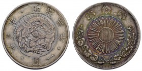 Japan
Mutsuhito (Meiji), 1868-1912 1 Yen ohne Jahr (Meiji 3 = 1870) Osaka Av.: Drache im Perlkreis, Rv.: Chrysantheme über Sonne zwischen Zweigen, Hs...