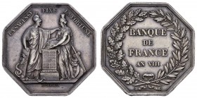 Sonstige Medaillen Europa
Frankreich 1800 = An VIII oktogonale Silbermedaille von Dumarest, Av.: Minerva und Fortuna schütten Münzen aus einem Füllho...