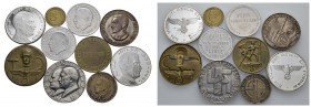 Sonstige Medaillen Personenmedaillen
Hitler, Adolf Kleine Sammlung aus 7 zeitgenössischen Medaillen, u.a. Bronze versilbert auf den 30. Januar und de...