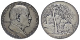 Sonstige Medaillen Medailleure
Goetz, Karl 1929 Silbermedaille, auf den Tod von Gustav Stresemann, Av.: Brustbild nach rechts, Rv.: Trauerweide vor G...