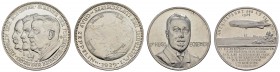 Sonstige Medaillen Zeppelin
 1929 Silbermedaille auf die Weltfahrt der Graf Zeppelin, PP, dazu versilberte Bronzemedaille Dr. Hugo Ecekner in ss-vz