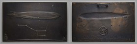 Sonstige Medaillen Zeppelin
 1929 Rechteckige Eisengussplakette (Gießerei Lauchhammer, 147 x 91 mm), auf die Weltfahrt des &quot;LZ 127&quot;. Zeppel...