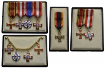 Deutschland Deutschland nach 1945
BRD Miniaturen bundesdeutscher Orden in unterschiedlicher Zusammenstellung, 9x Bundesverdienstkreuz, 2x Deutsches F...