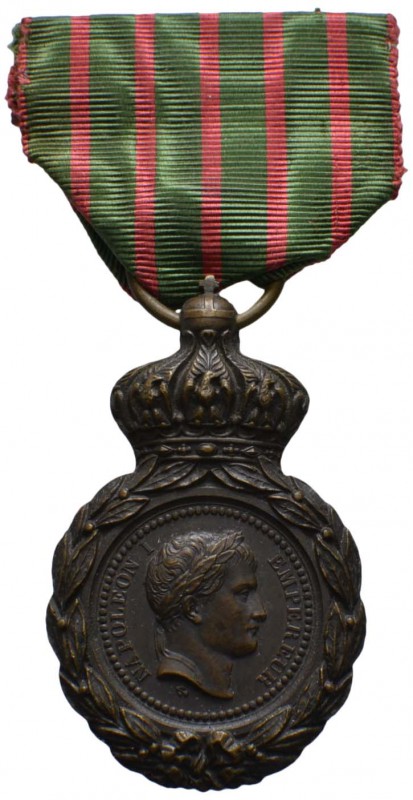 Ausland Frankreich
 St. Helena-Medaille (1857), patiniert, an frischen Original...