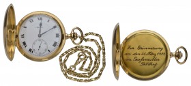 DOXA-Taschenuhr mit Uhrkette, römische Ziffern, 585er Gold, auf dem Deckel die Initialen DF, rückwärtig innen eingraviert: Zur Erinnerung / an den 26....