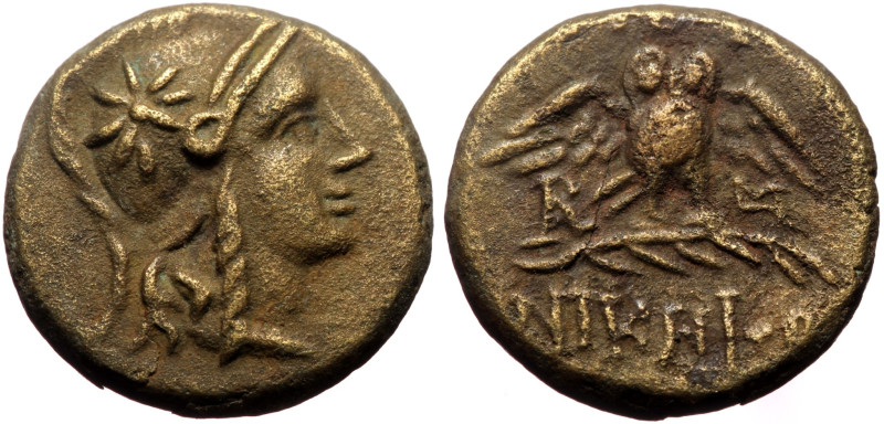 Mysia, Pergamon AE (Bronze, 16mm, 3,42g) ca 200-133 BC.
Obv: Head of Athena righ...