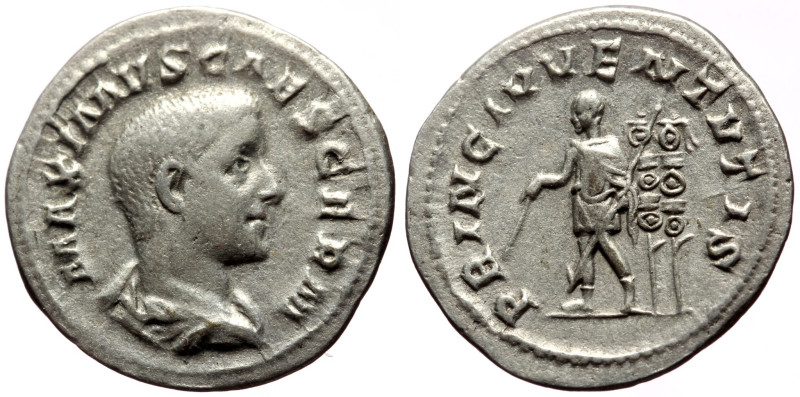 Maximus (Caesar, 235-238) AR Denarius (Silver, 2.68g, 20mm) Rome, 236-238.
Obv:...