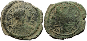Justin I (518-527) AE Follis (Bronze, 16.71g, 36mm) 
Obv: D N IVSTI - NVS PP AVG S (sic), Diademed bust r., cross above. Rev: Large M between two cros...