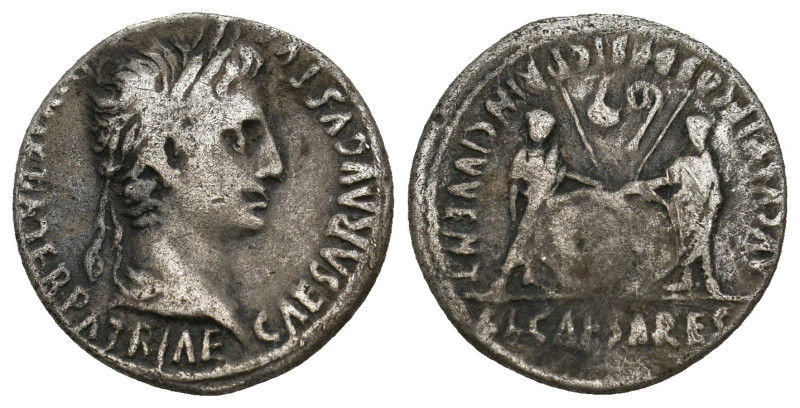 AUGUSTUS (27 BC-14 AD). Denarius. Lugdunum.
3.61 Gr. 19.2 mm.