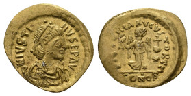 JUSTINIAN I (527-565). GOLD Tremissis. Constantinople.
1.5 Gr. 15.1 mm.